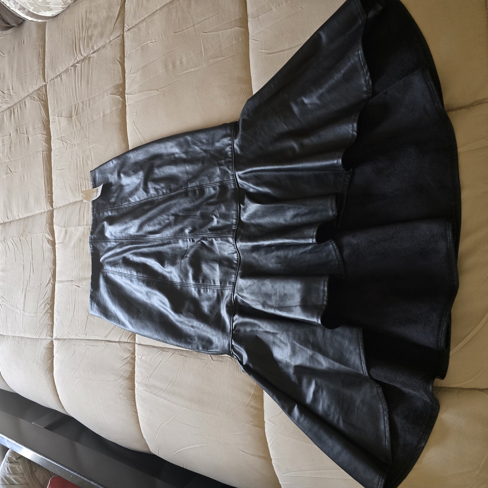 Chic Black Leather Skirt